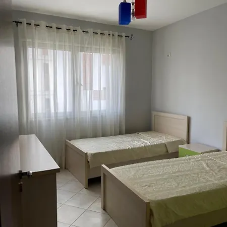 1bedroom In - Close To Scanderbeg Square Lägenhet