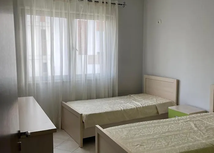 1bedroom In - Close To Scanderbeg Square Διαμέρισμα